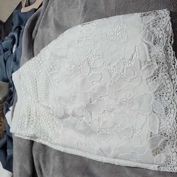 White skirt - Picture 3 of 7